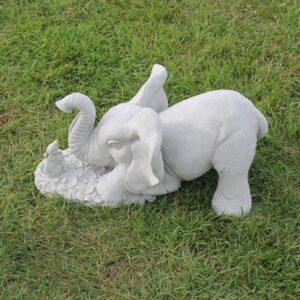 Éléphant avec souris