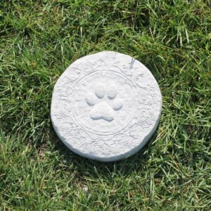 Pierre ronde commémorative pour chien