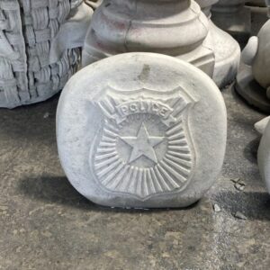 Pierre dressée de la police